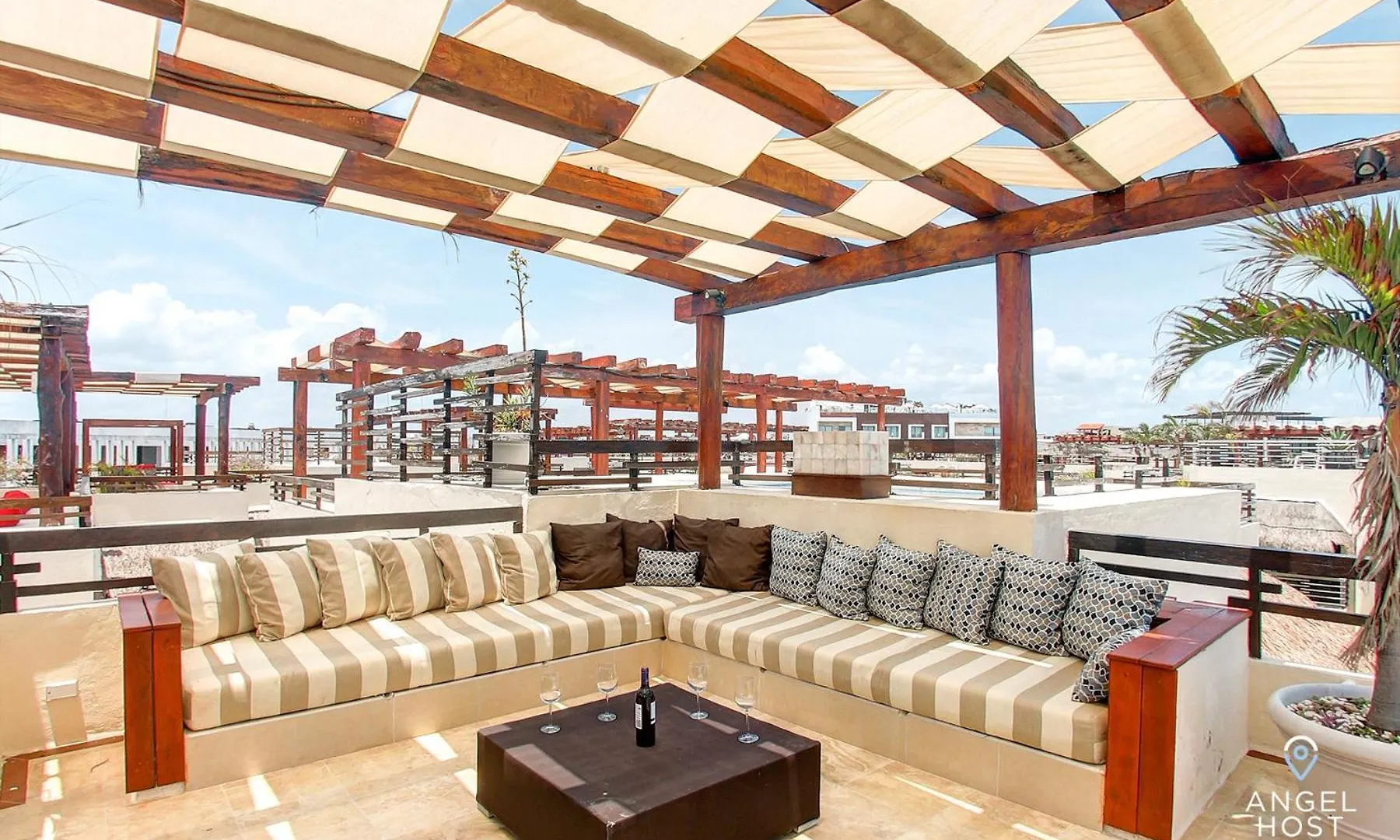 Beachfront Penthouse Oceanview Rooftop And Pool Playa del Carmen
