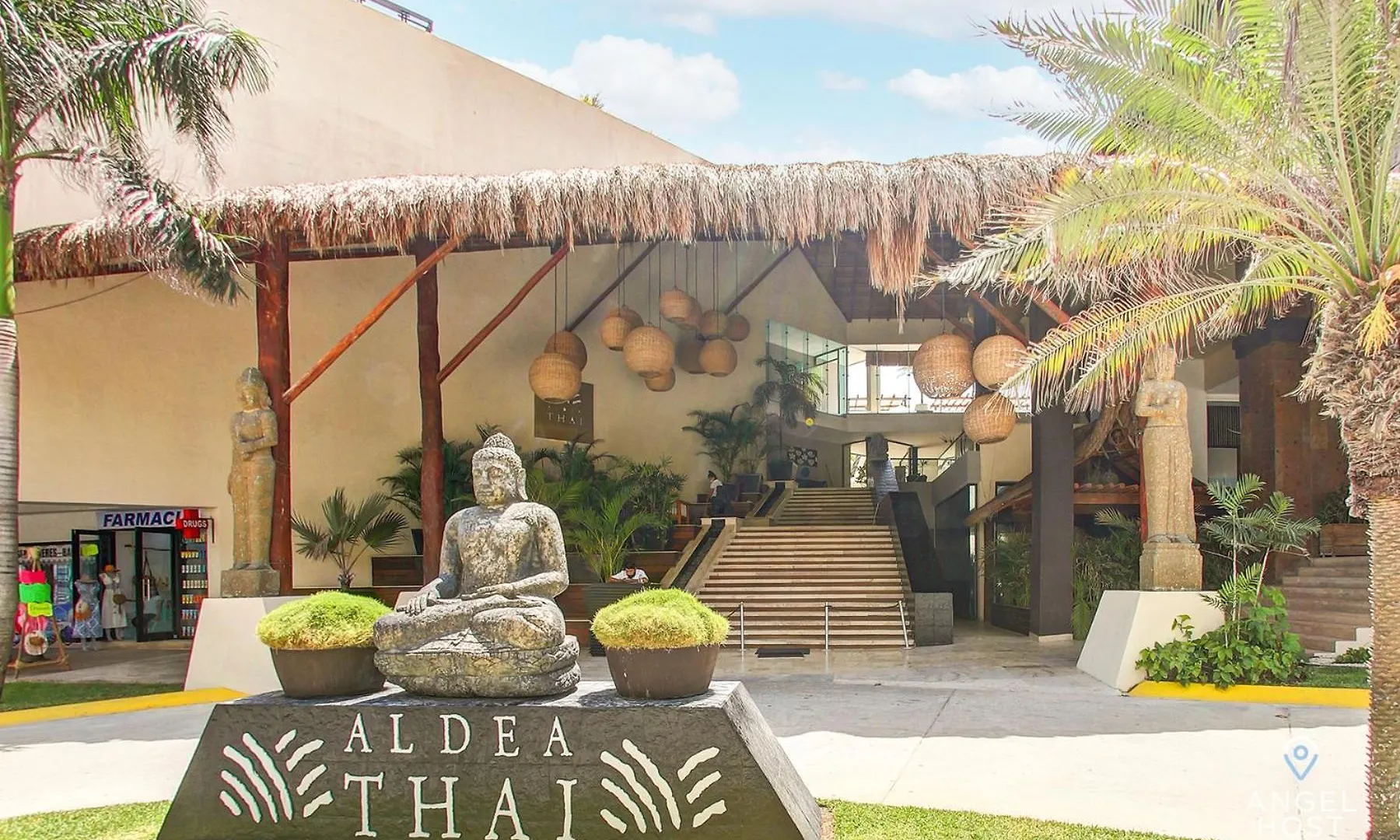 Beachfront Penthouse Oceanview Rooftop And Pool Playa del Carmen