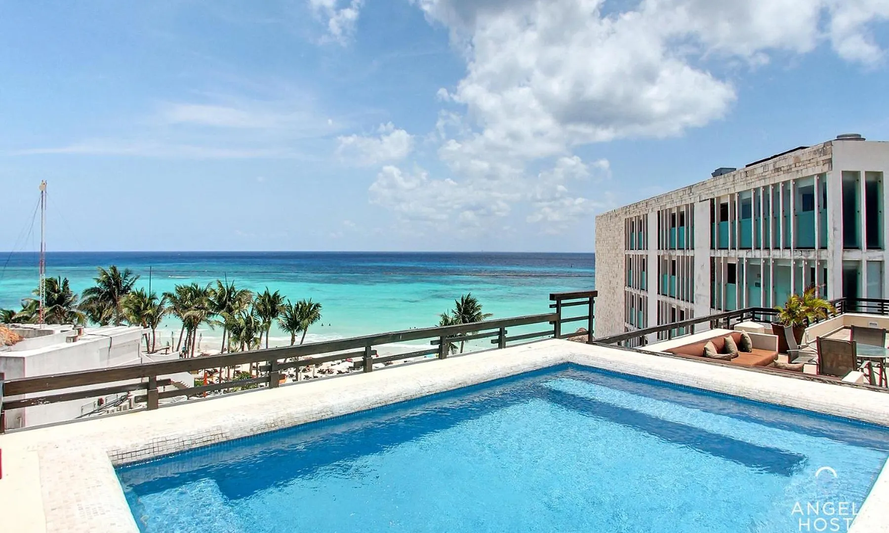 Beachfront Penthouse Oceanview Rooftop And Pool Playa del Carmen